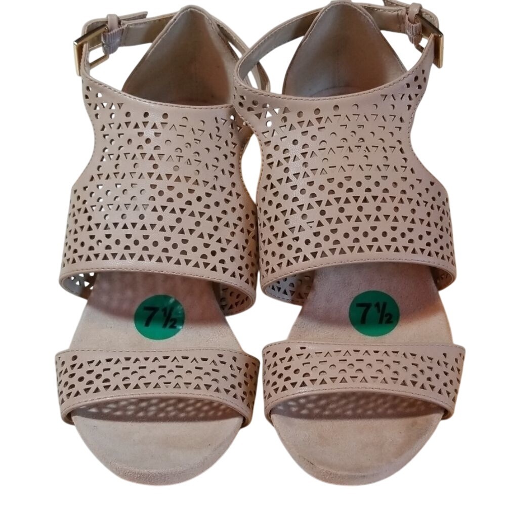 Jones New York Signature Beige Wedge Sanda… - Picture 2 of 7